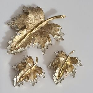 Vintage set Sarah Coventry leaf brooch earrings silver gold 1964 maple